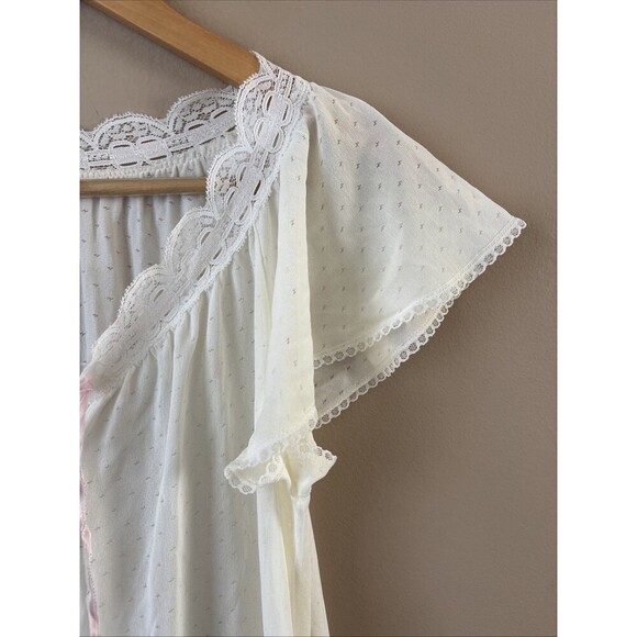 Vintage ILGWU White Nightgown Women’s Size Small, Lace Hem, Button Front - Picture 2 of 9